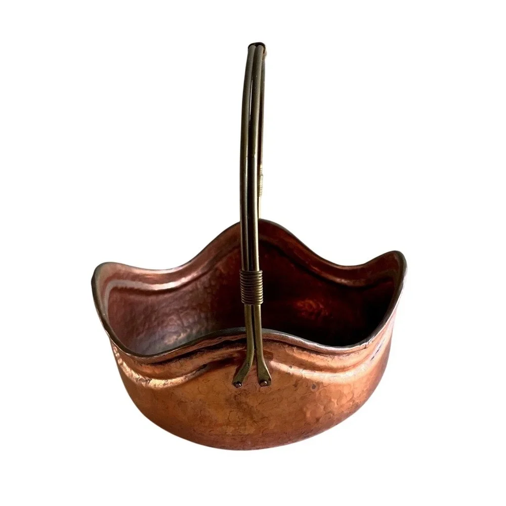 Vintage Hammered Copper Basket Brass Handle Wavy Rim Decorative Centerpiece 10in